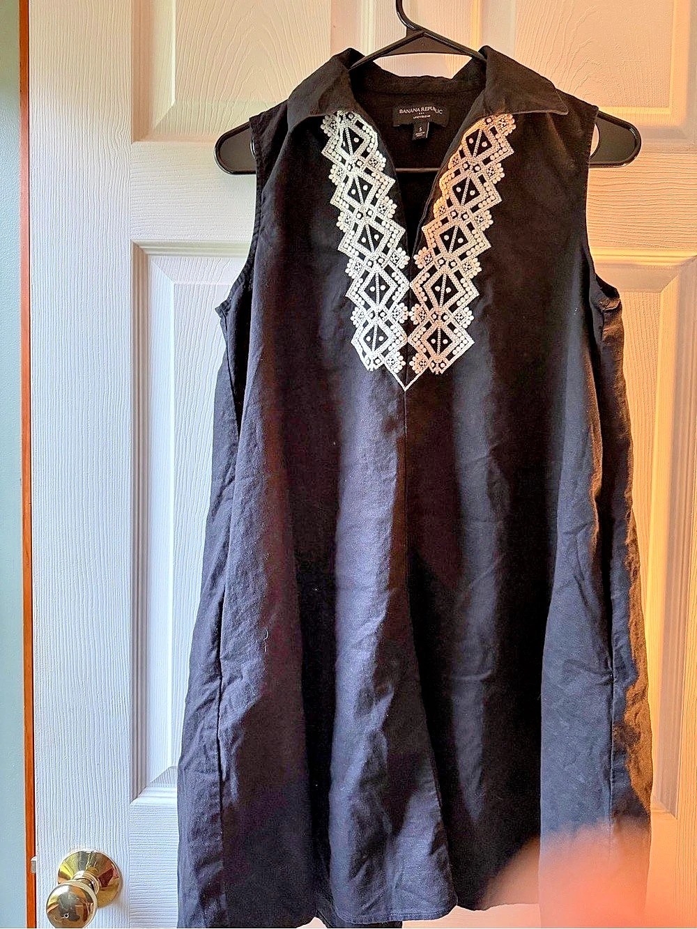 Banana Republic Embroidered Sleeveless Tunic Black & White Small